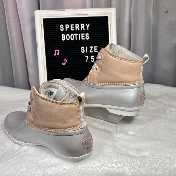 Pink & Silver Sperry 🌨 Saltwater 2-Eye Boot, 7.5 - Picture 4 of 11